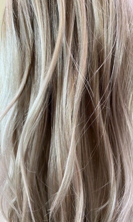 10/613 | Light ash blonde with platinum blonde highlights