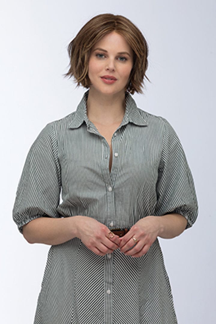 Woman wearing Clover wig by Estetica in R8/26H | Front