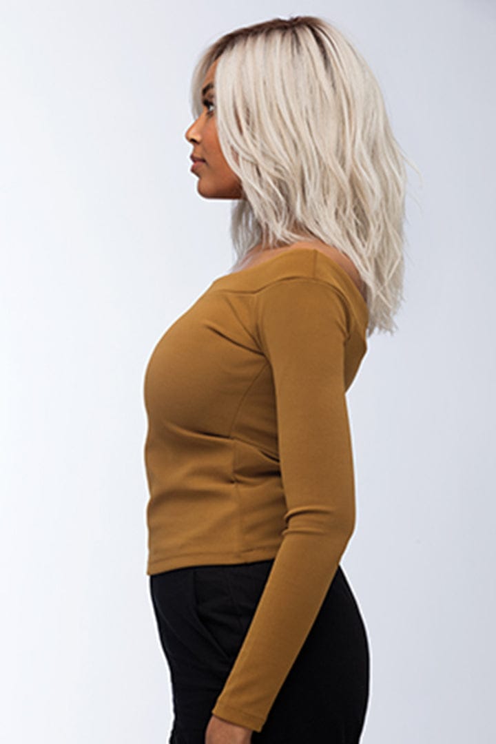 Woman wearing Fenix wig by Estetica in SILVERSUNRT8 | Left Side
