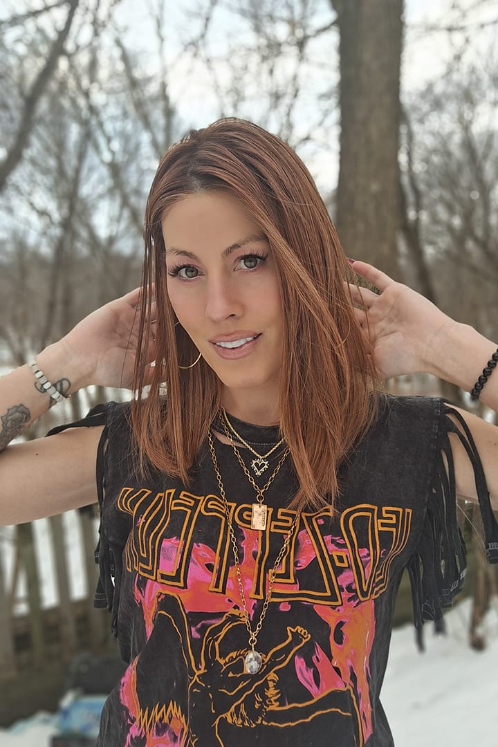 Woman wearing shoulder-length red wig (Megan by PUSH Hair in color Pumpkin Pie Spice R)