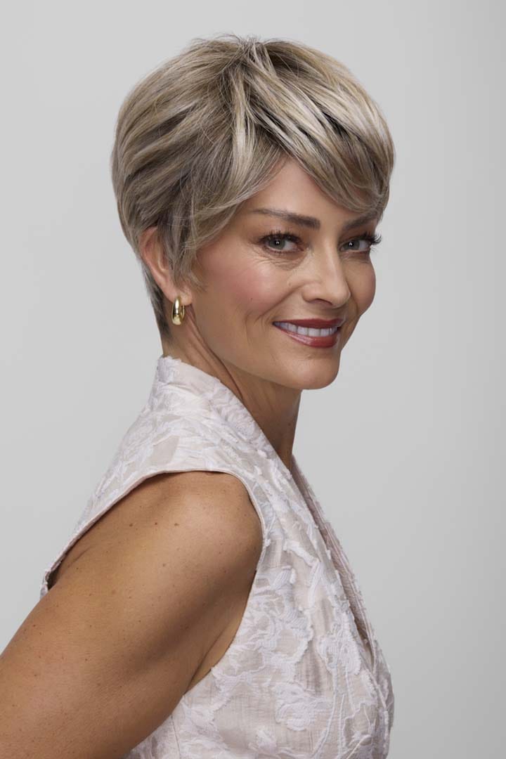 Woman wearing Tess wig by Jon Renau in FS17/101S18 | Right side featured