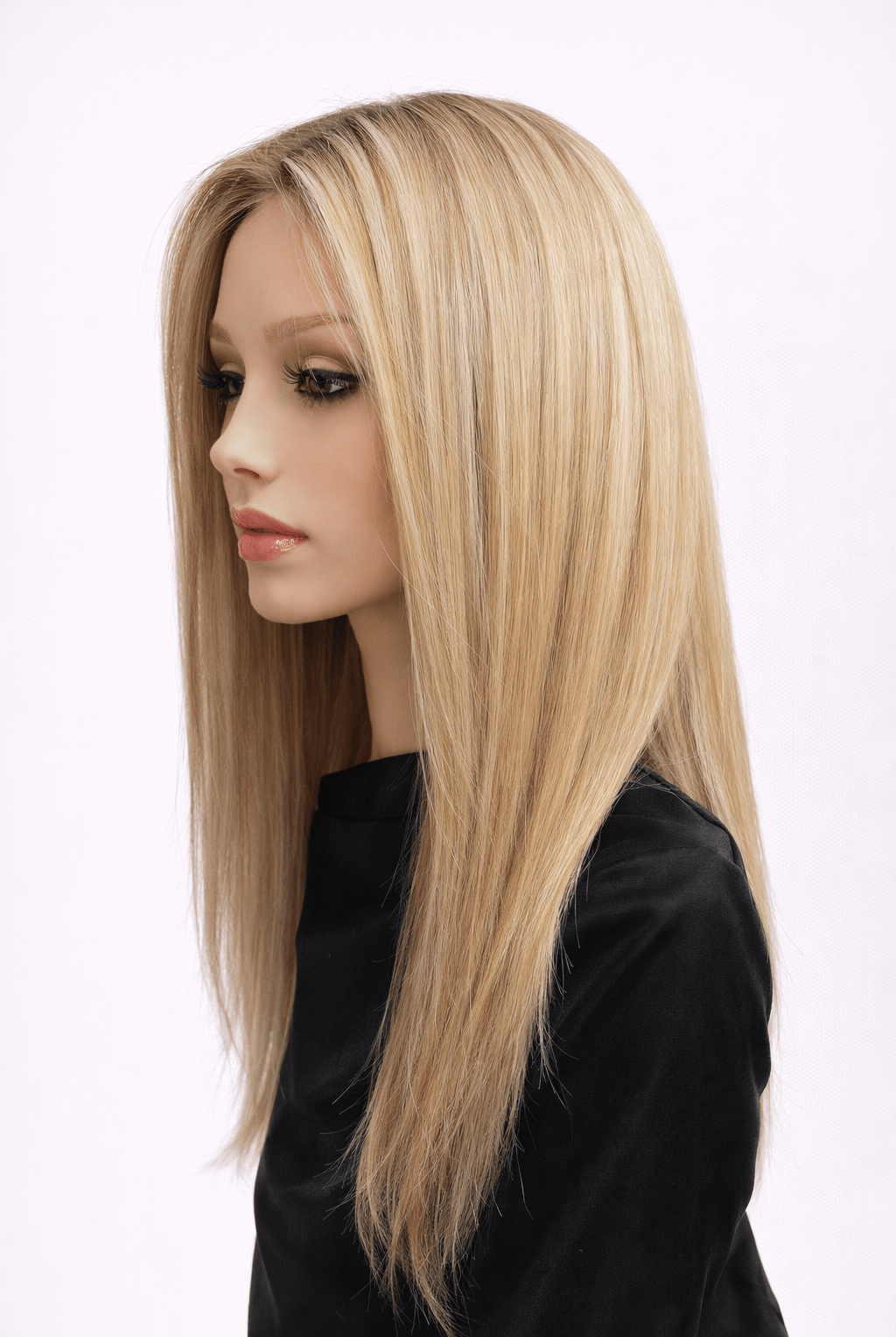 Brûlée Dorée | Natural ash blonde with highlights of golden blonde and a light brown root, creating a multi-dimensional and natural color that blends cool and warm tones.