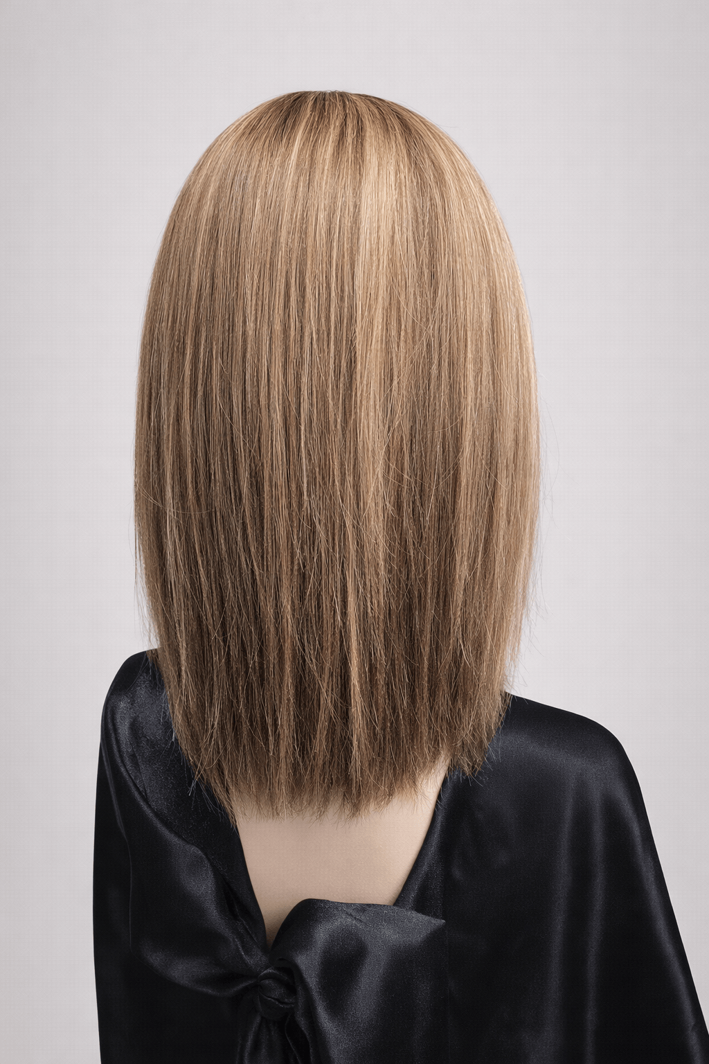 Noisette | A rich brown base with auburn highlights to add warmth and dark blonde highlights to add subtle brightness and dimension for a sun-kissed look.