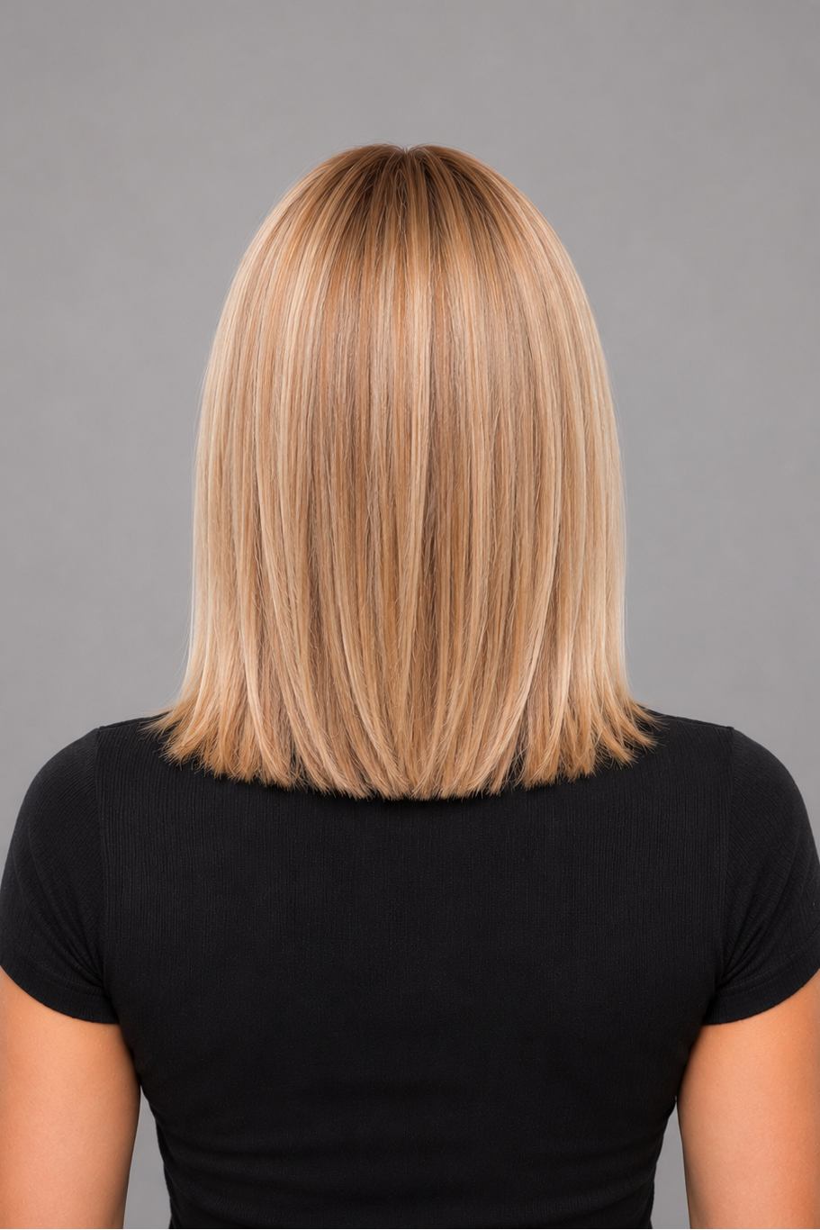 Brûlée Dorée | Natural ash blonde with highlights of golden blonde and a light brown root, creating a multi-dimensional and natural color that blends cool and warm tones.