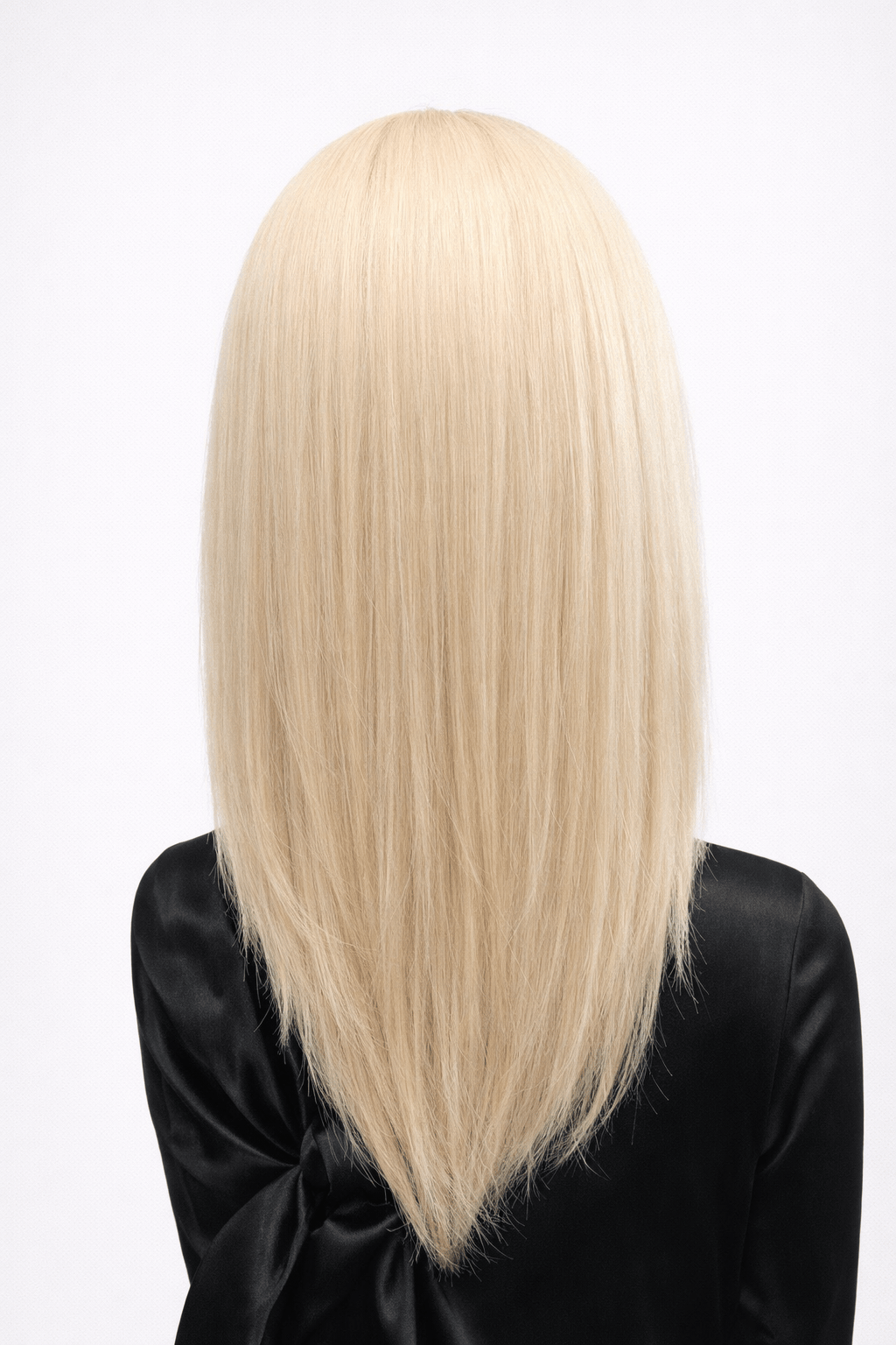 Carte Platine | A light, coolish-toned platinum blonde with icy, white hues for a modern, high-impact look.