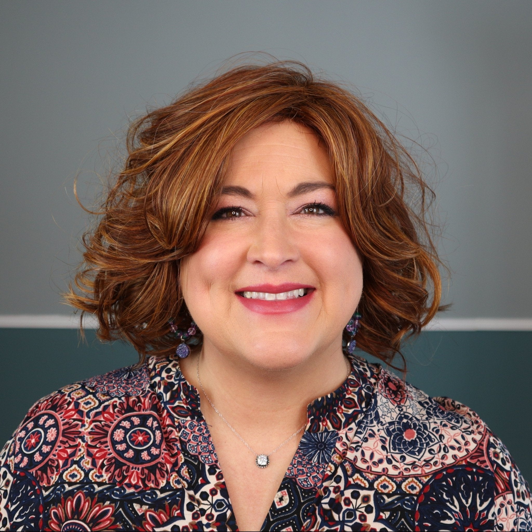 Bombshell Bob Synthetic Wig by Hairdo | Basic Cap - Wig Studio 1