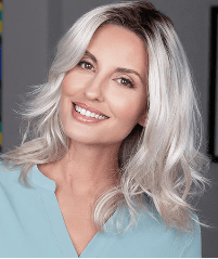Woman wearing Amanda Synthetic Wig by Envy