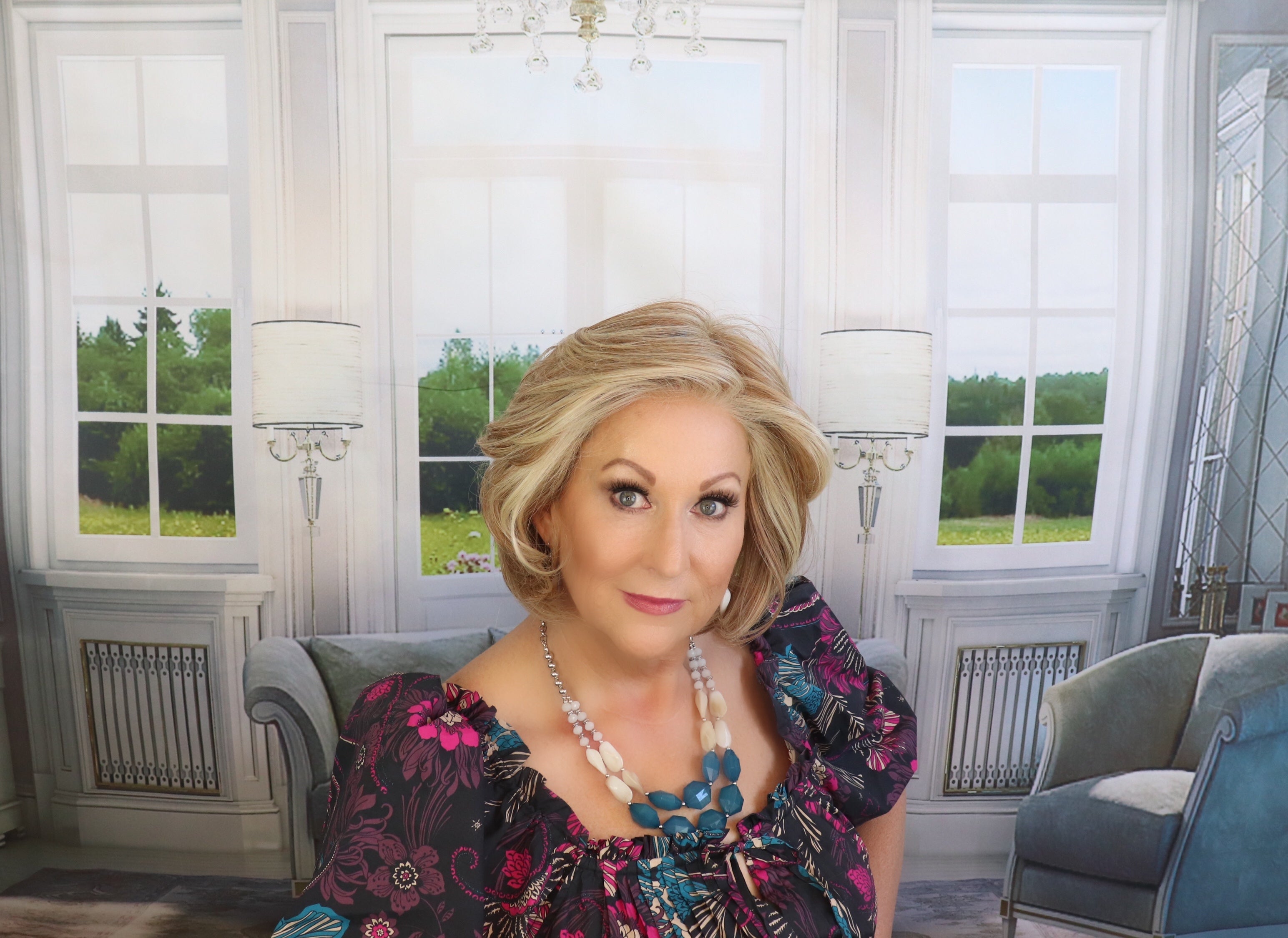 CrazyWigLady's Blog Raquel Welch In Charge RL14/22 Pale Gold Wheat - Wig Studio 1