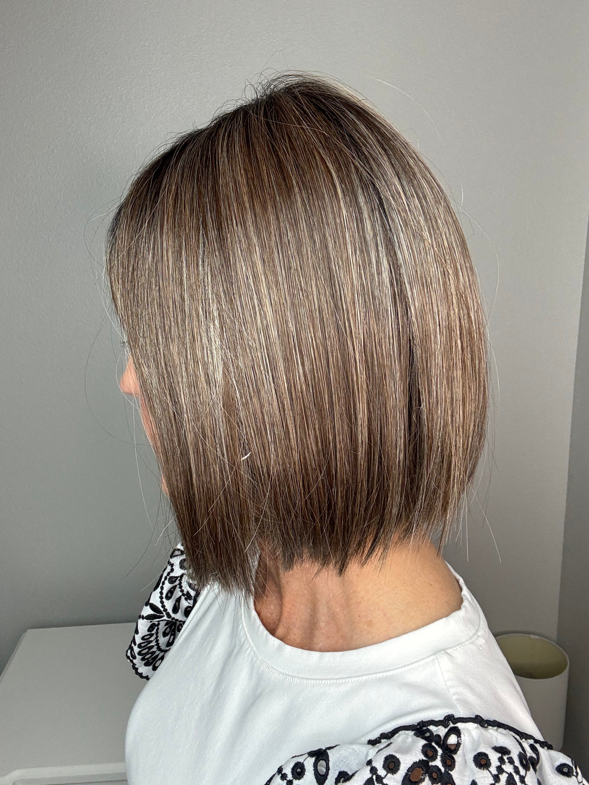 Woman wearing shoulder-length bob with bangs (Miss Comfort by Ellen Wille in Dark Sand R)