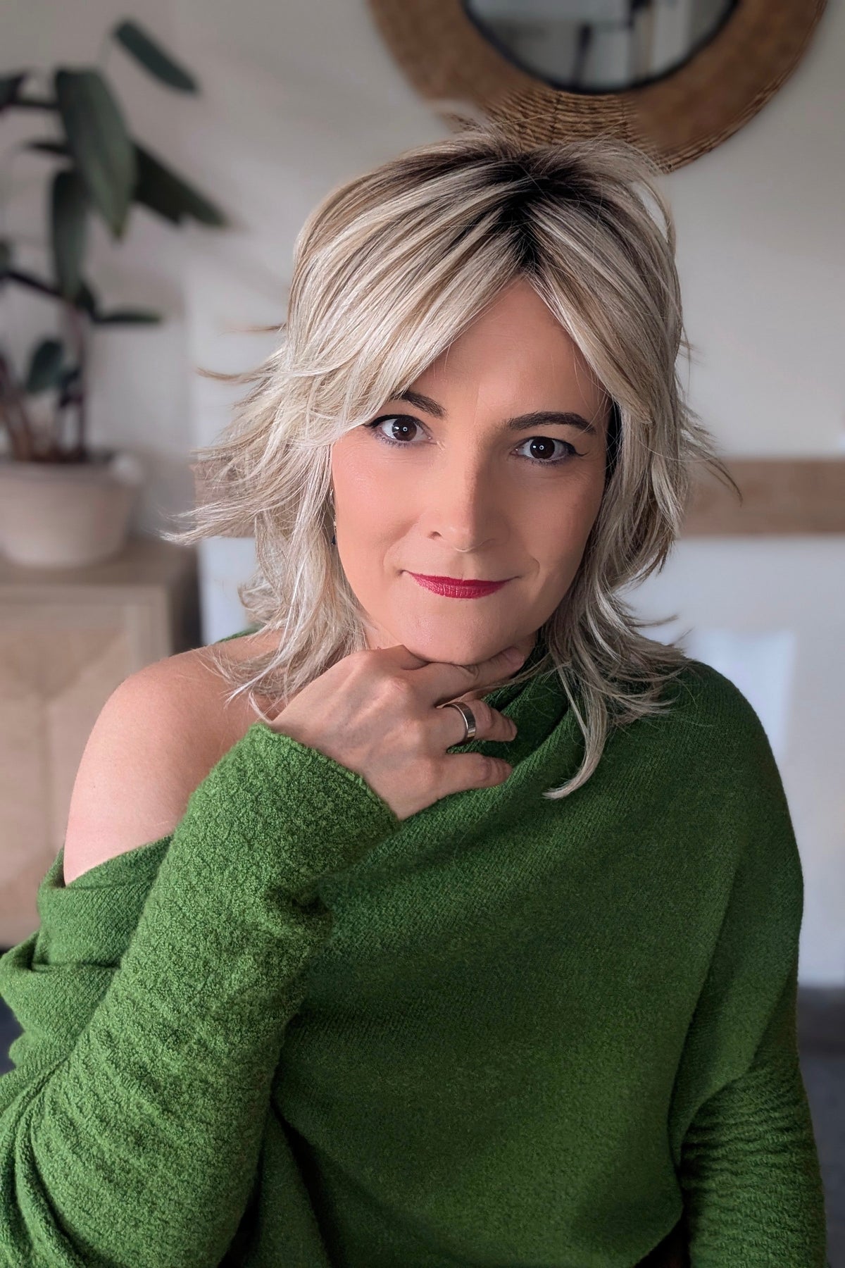 A woman with short blonde layered wig (Farrah by Belle Tress in color Butterbeer-R)