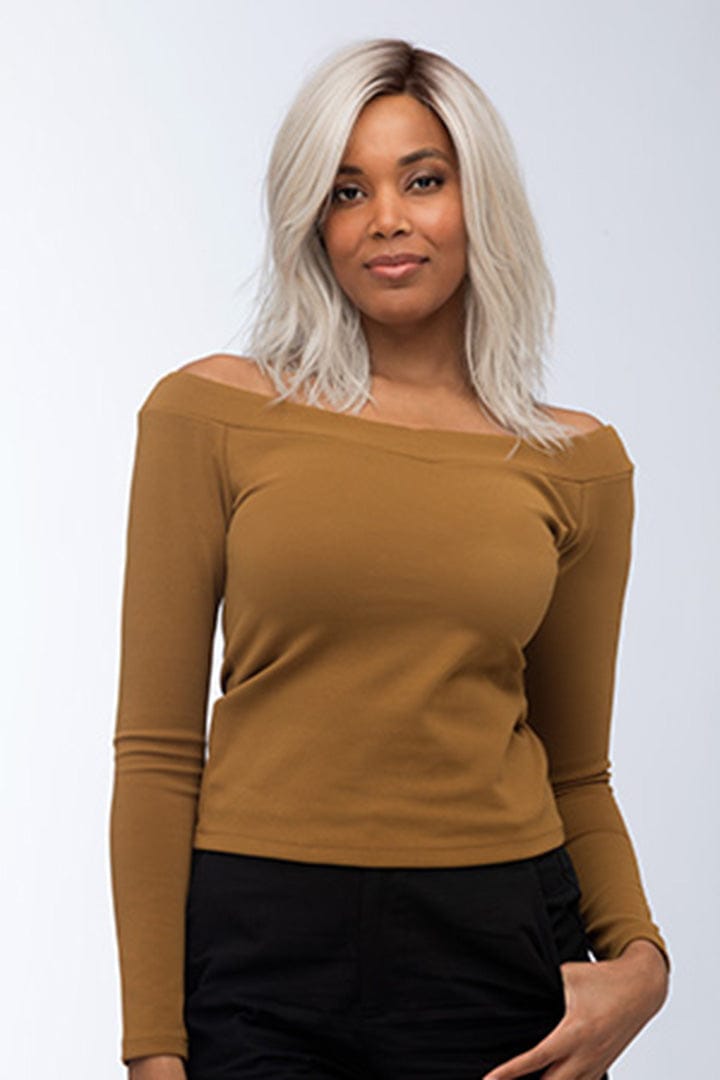 Woman wearing Fenix wig by Estetica in SILVERSUNRT8 | Front