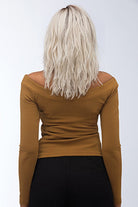 Woman wearing Fenix wig by Estetica in SILVERSUNRT8 | Back