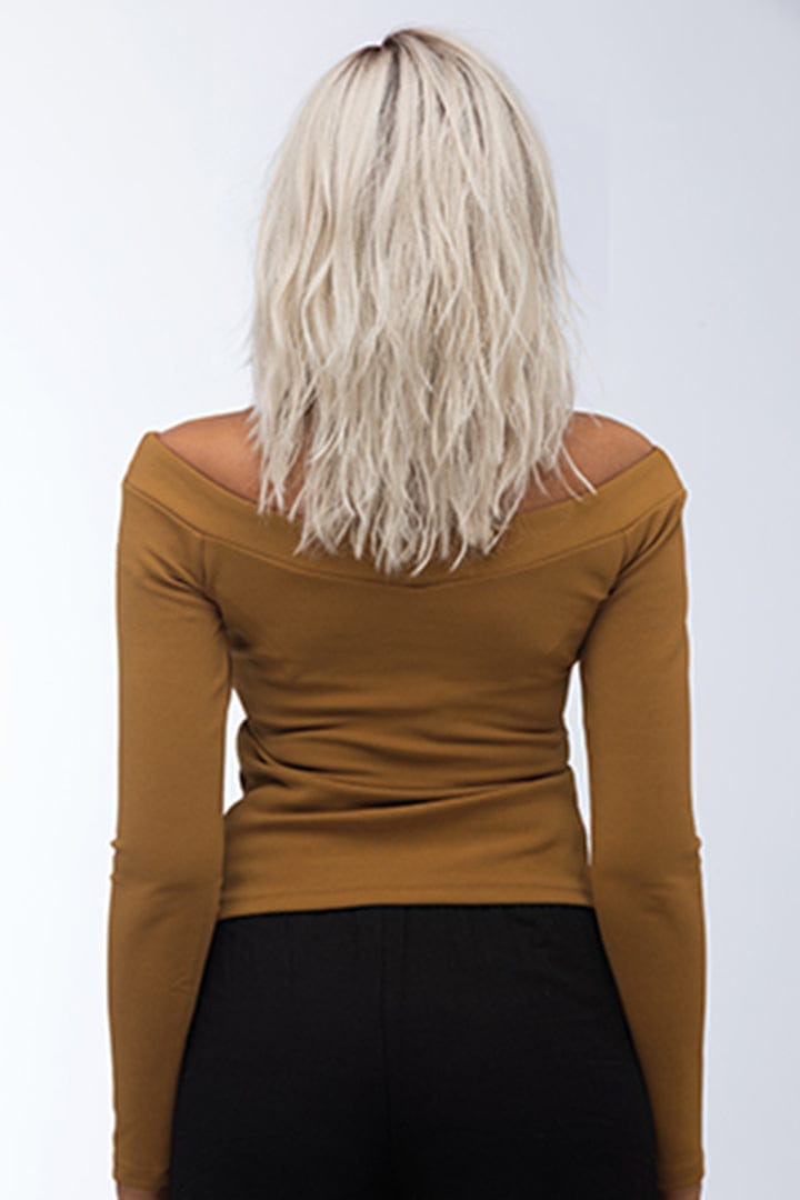 Woman wearing Fenix wig by Estetica in SILVERSUNRT8 | Back
