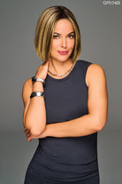 Model wearing Cutting Edge wig by Gabor in GF9/24SS | Front