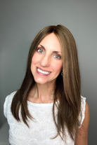 Woman with long straight brown wig (Gisele by PUSH Hair in Noisette)