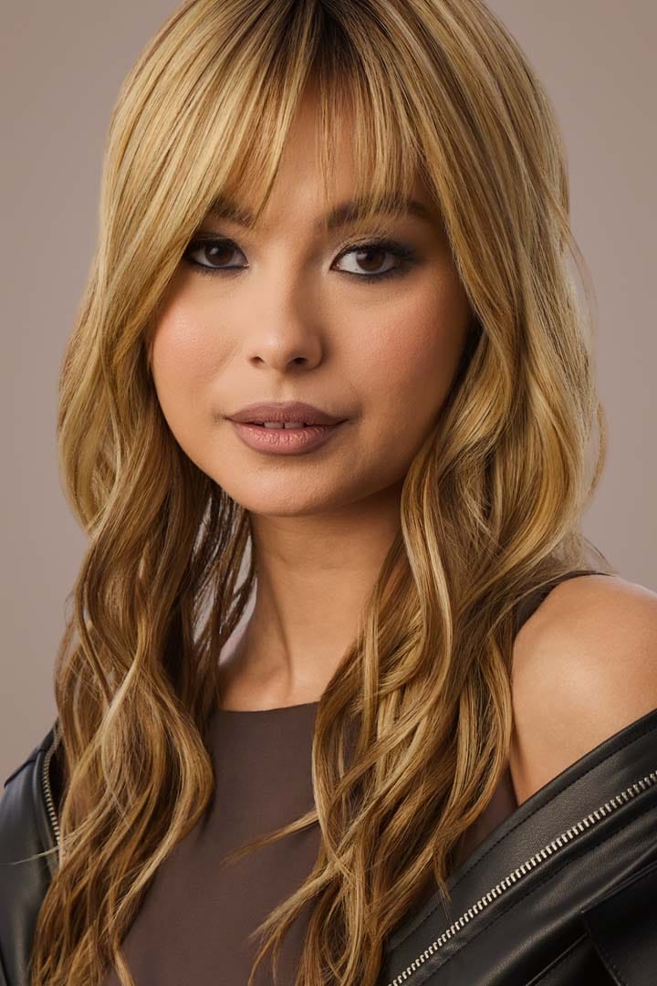 Woman with Posh Wavez Bronzed Honey hairstyle