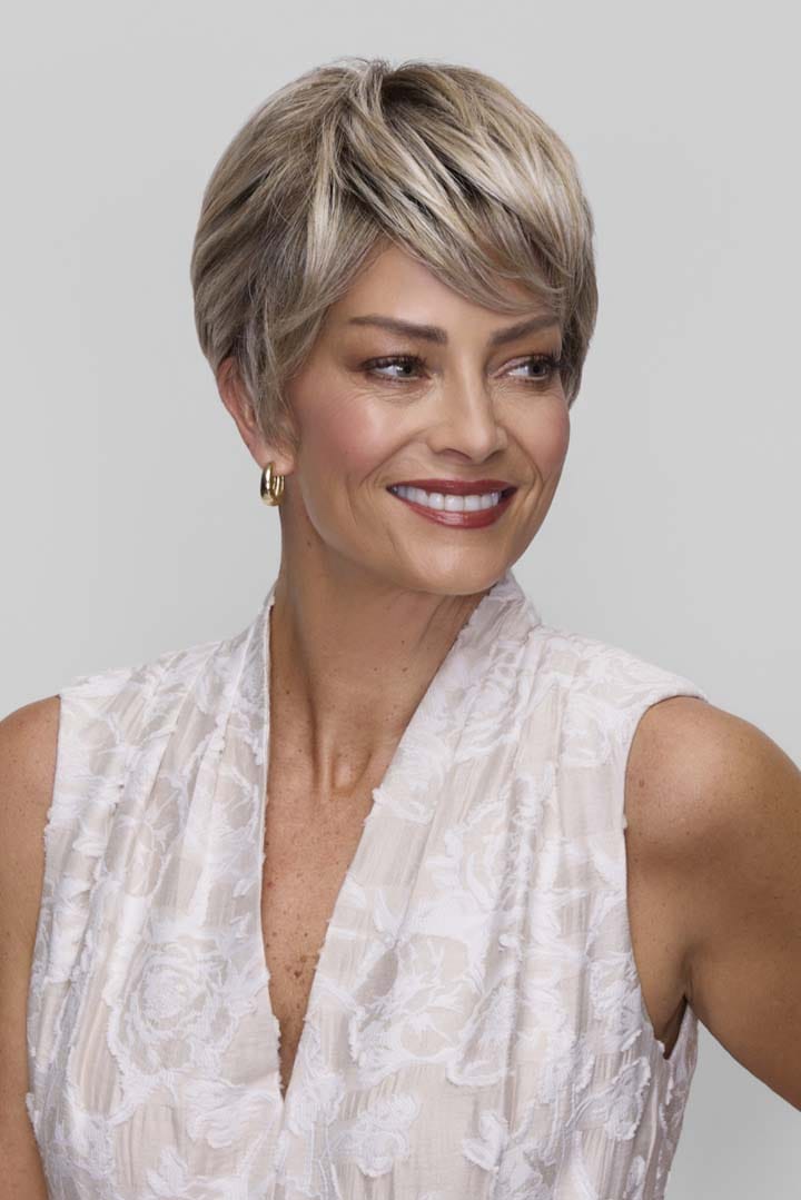 Woman wearing Tess wig by Jon Renau in FS17/101S18 | Right side featured