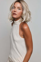 Yui by Noriko medium-length wavy blonde bob wig with a lace front and monofilament part.