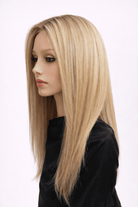 Brûlée Dorée | Natural ash blonde with highlights of golden blonde and a light brown root, creating a multi-dimensional and natural color that blends cool and warm tones.