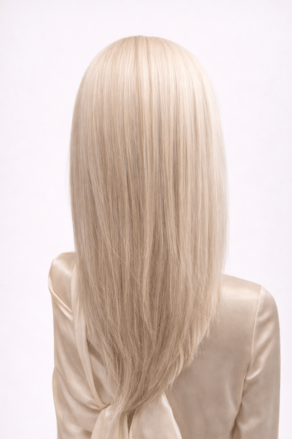 Brûlée Dorée | Brulee Doree combines natural ash blonde with highlights of golden blonde and a light brown root, creating a multi-dimensional and natural color that blends cool and warm tones.