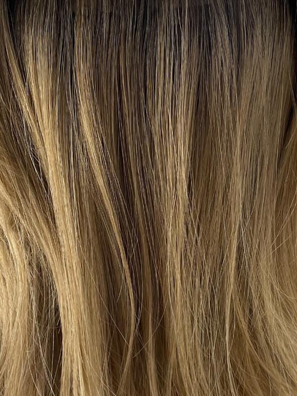 Desert Sand R | A natural blend of warm rich blonde and cool light blond + medium brown root