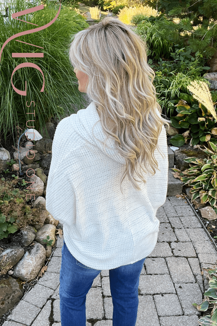 Liverpool by Belle Tress | HF Synthetic Lace Front Wig | Mono Part - Wig Studio 1