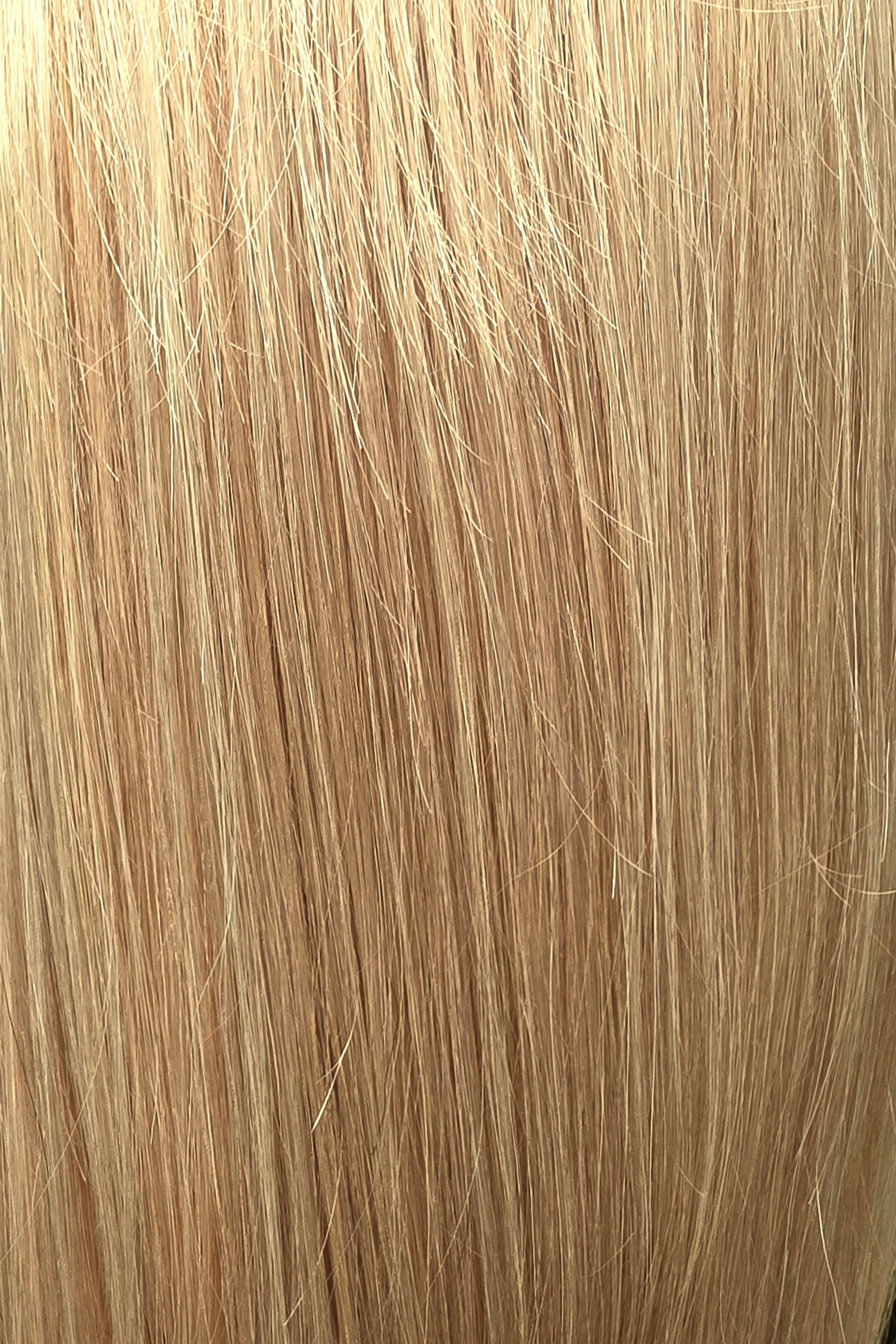 Honey Beige Blonde | 24/14 | A soft, dimensional blonde that blends warm honey-golden tones with creamy beige blonde highlights.