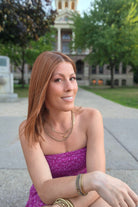 Woman wearing shoulder-length red wig (Megan by PUSH Hair in color Pumpkin Pie Spice R)