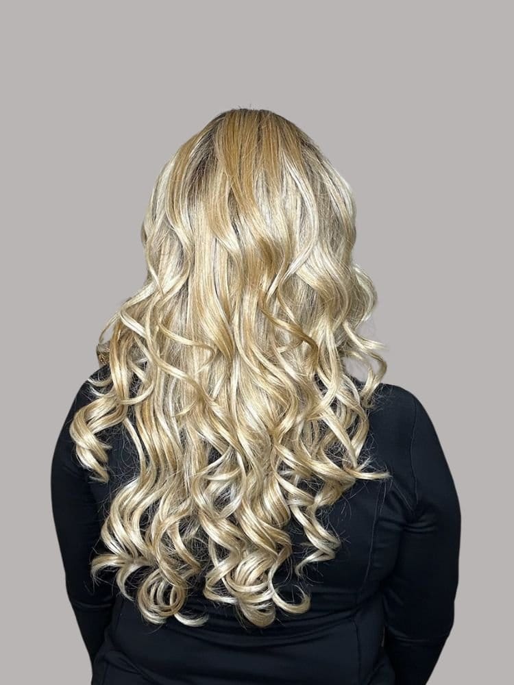Heat friendly synthetic curly wig Amazon.com : SAPPHIREWIGS Curly Synthetic Lace Front Wigs  main image 2