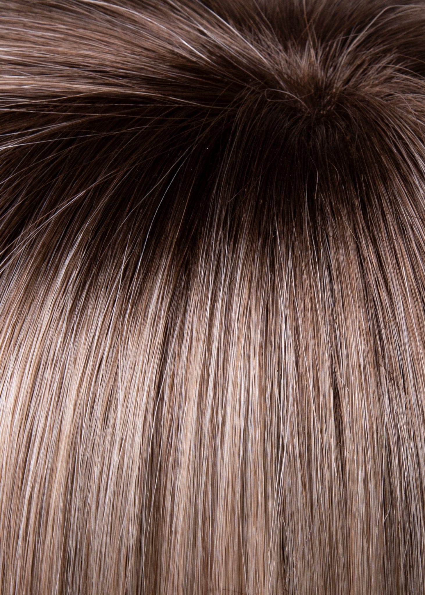 Dakota Wig by Envy | Shoulder-Length Wavy Bob Wig