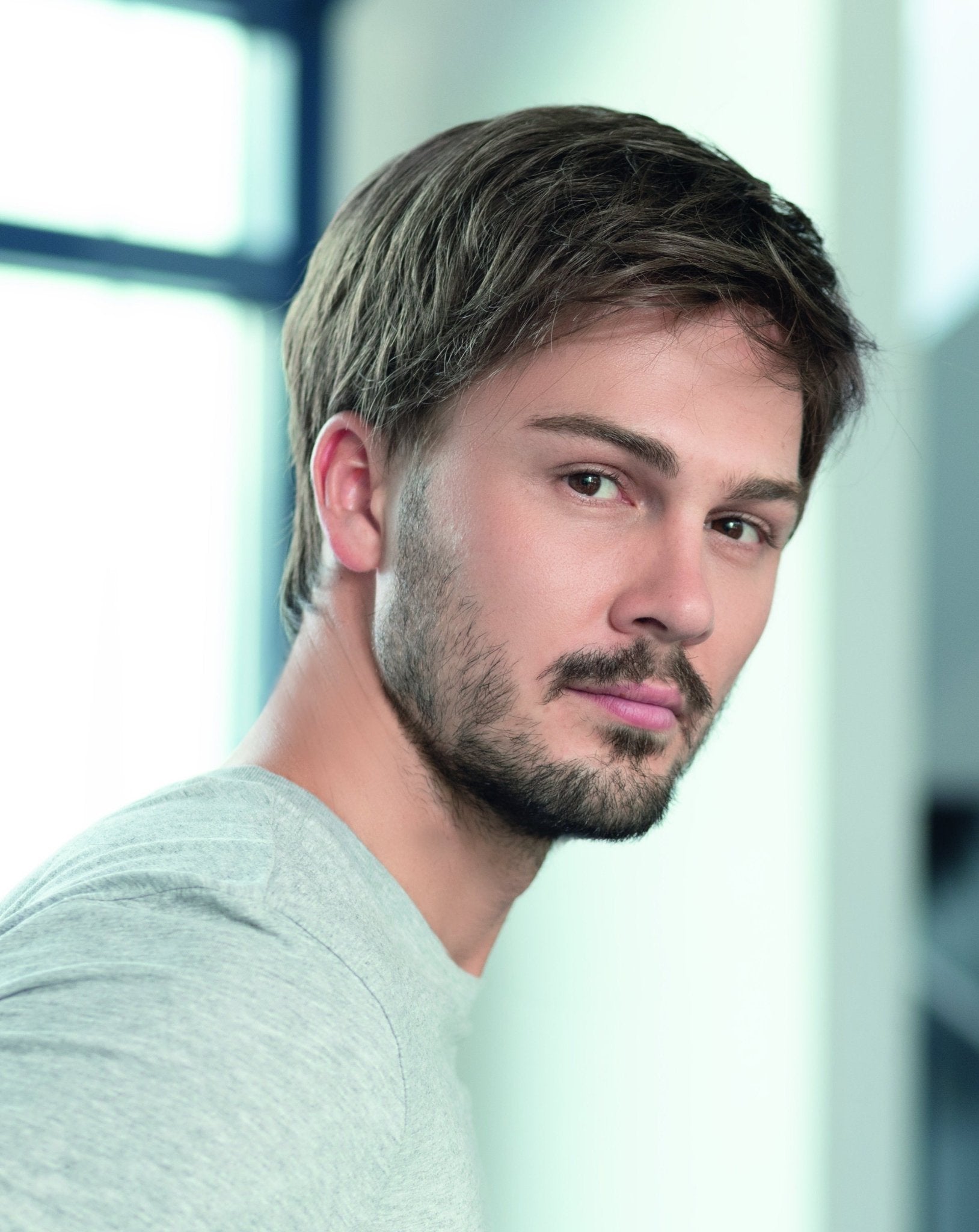 George 5 Stars by Ellen Wille | Men's Lace Front Synthetic Wig | Hand Tied - Wig Studio 1