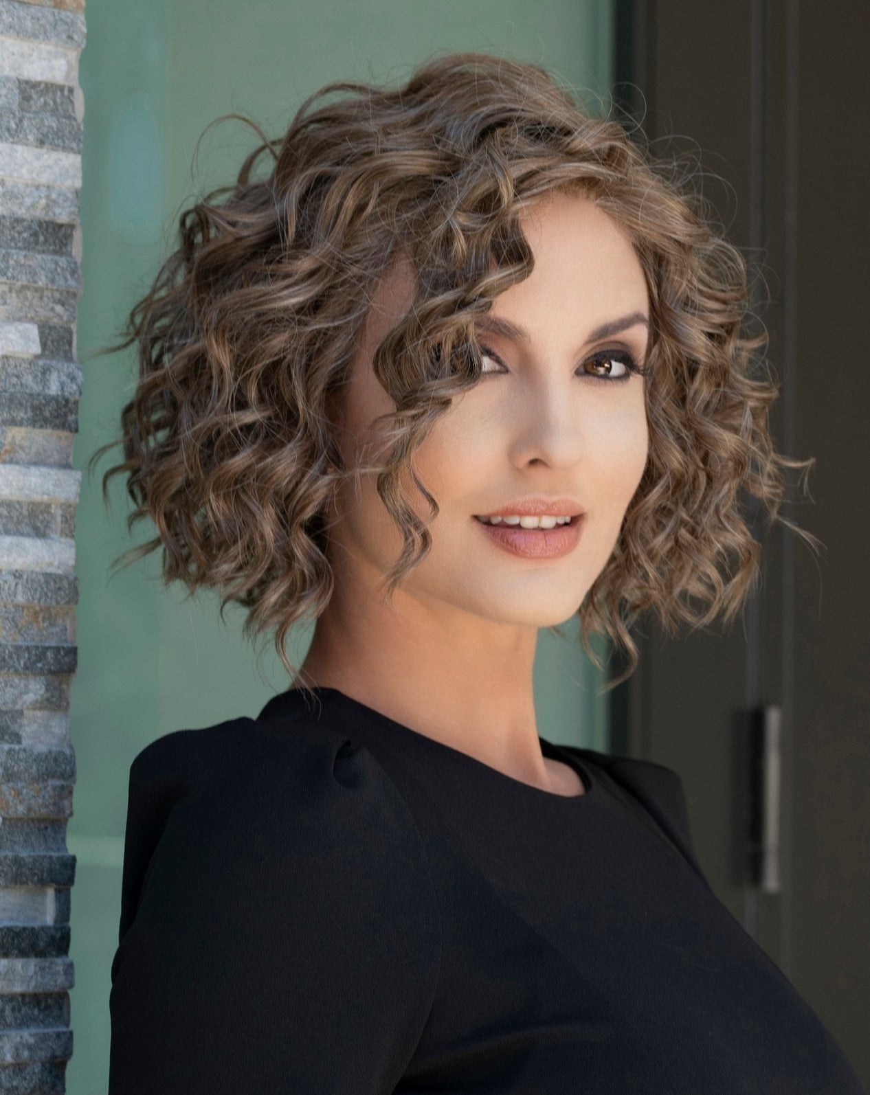 Open Box | Jordan Wig by Envy | Human Hair/Heat Friendly Synthetic Blend Hair | Average Cap | Chocolate Caramel - Wig Studio 1